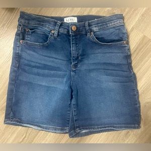 Nicole Miller size 6 Jean shorts